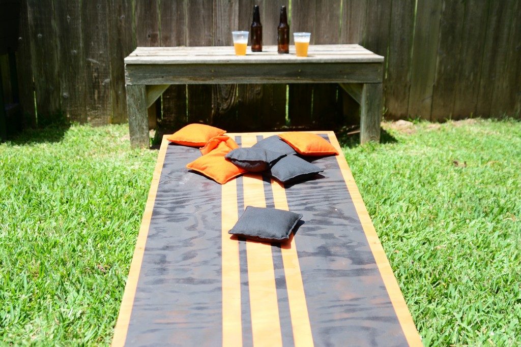 cornhole board