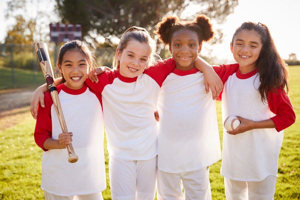 young girls in a baseball team