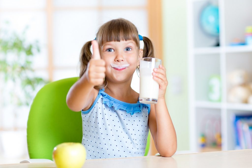 kid drinking milk