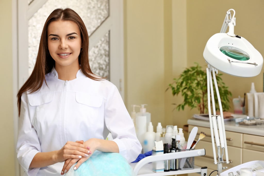 aesthetician at a beauty clinic